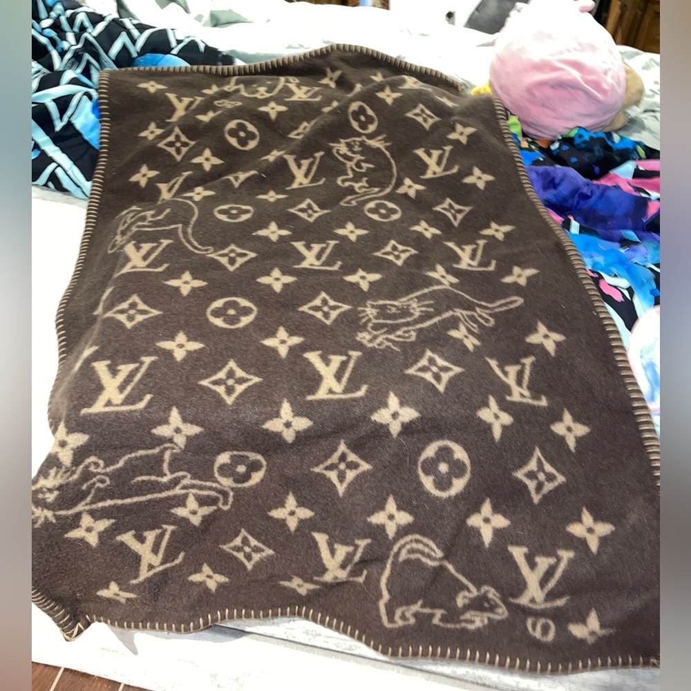 Louis Vuitton Catogram Wool / Cashmere blanket grace coddington